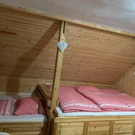 Chata Janosik بيت خشبي Vyšné Ružbachy